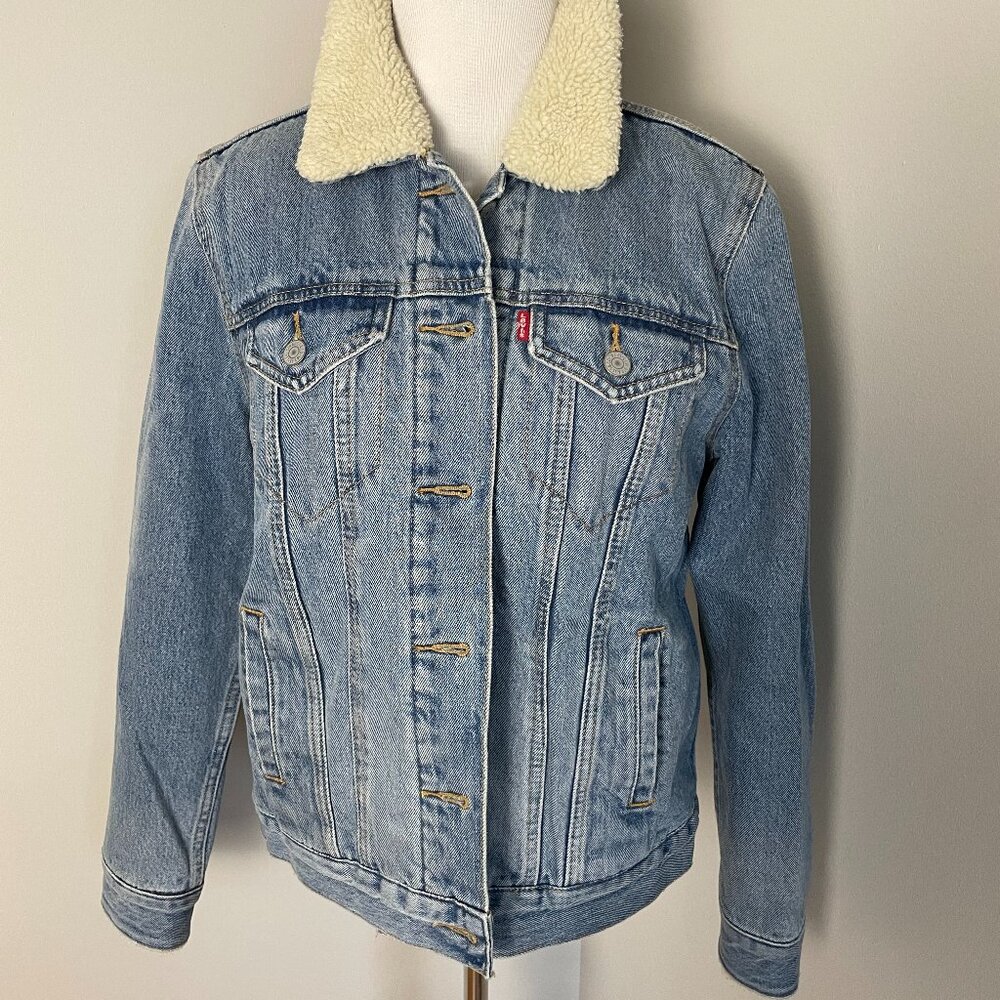 Levi’s Women’s Sherpa-Lined Classic Denim Jacket